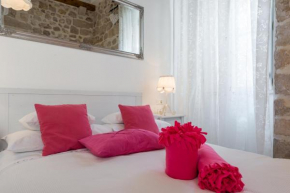 Luxury Rose Apartment